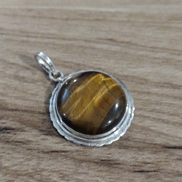 Tigers Eye Round Pendant with Silver Bezel - Picture 3 of 16